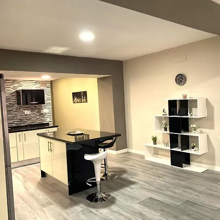 Modern In Center *