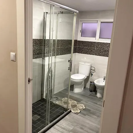 Modern In Center Apartment *